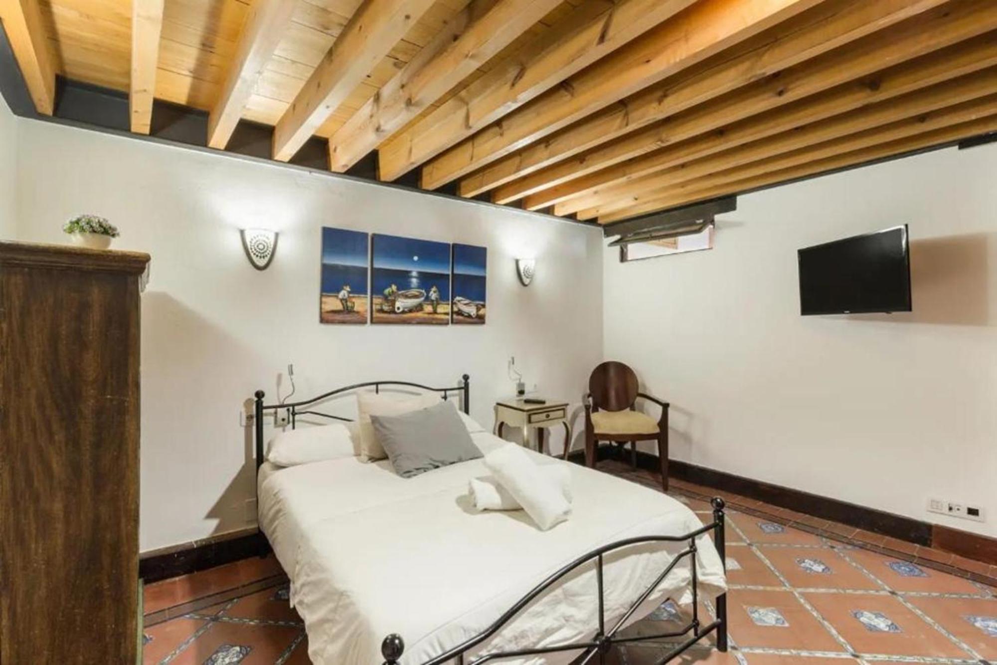 Cathedral Loft Apartment *